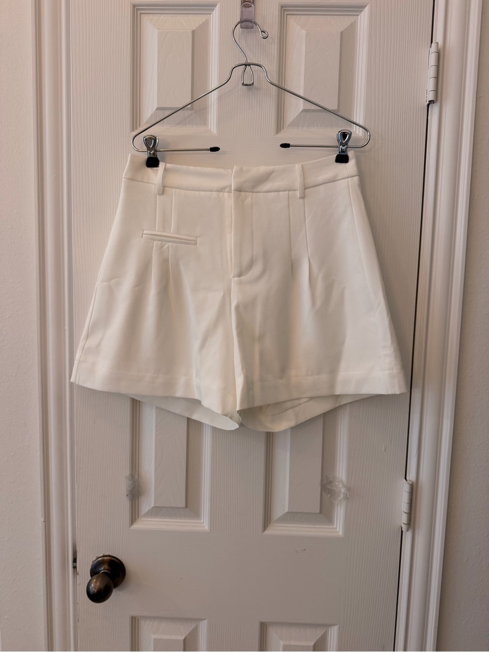 Commense Cream High-Waist Tailored Shorts